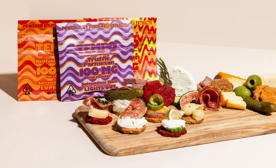 Tempo crackers cheese board